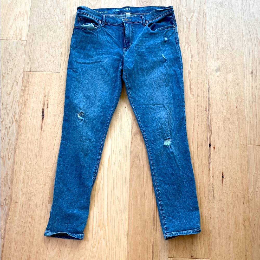 Loft Outlet Women’s Girlfriend Mid Rise Distressed Jeans ~ Size 6 ~ 29” Inseam